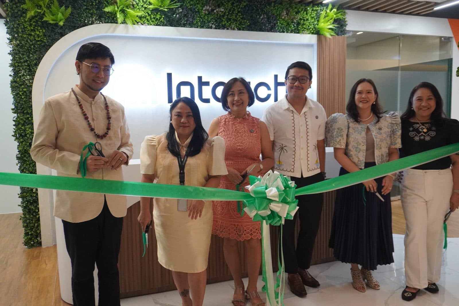 Ribbon-cutting ceremony at the IntouchCX GH Tower campus reception